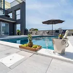 Apartman Beautiful Apartment In Sukosan