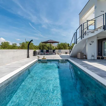 1 Bedroom Gorgeous In Apartament *