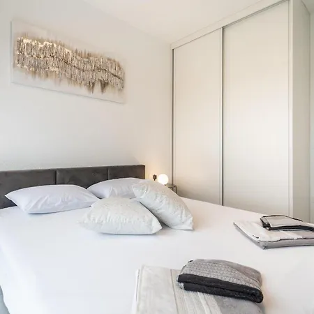 1 Bedroom Gorgeous In *